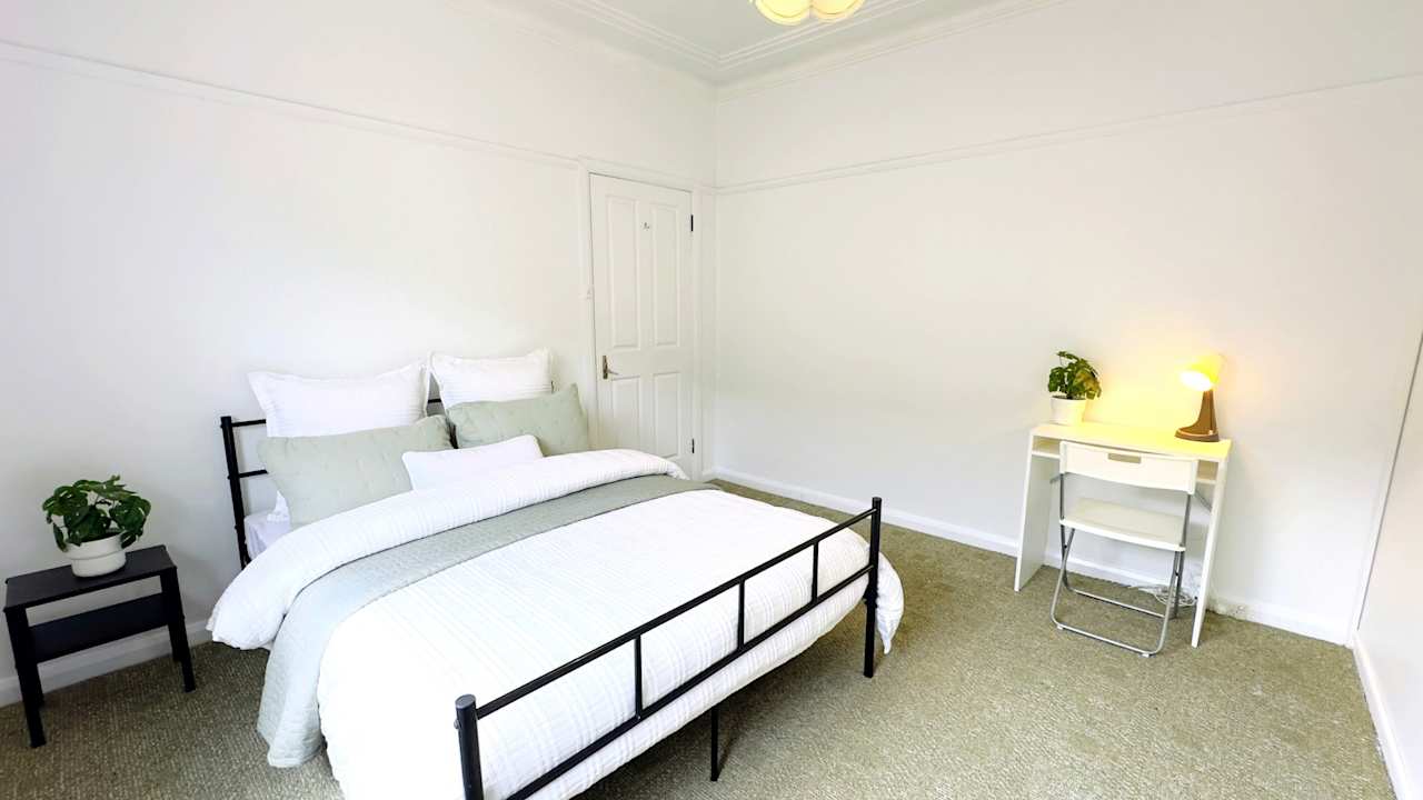 Furnished room in a flatshare