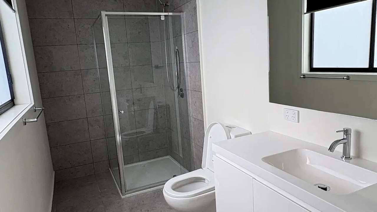 Furnished room with ensuite in a flatshare