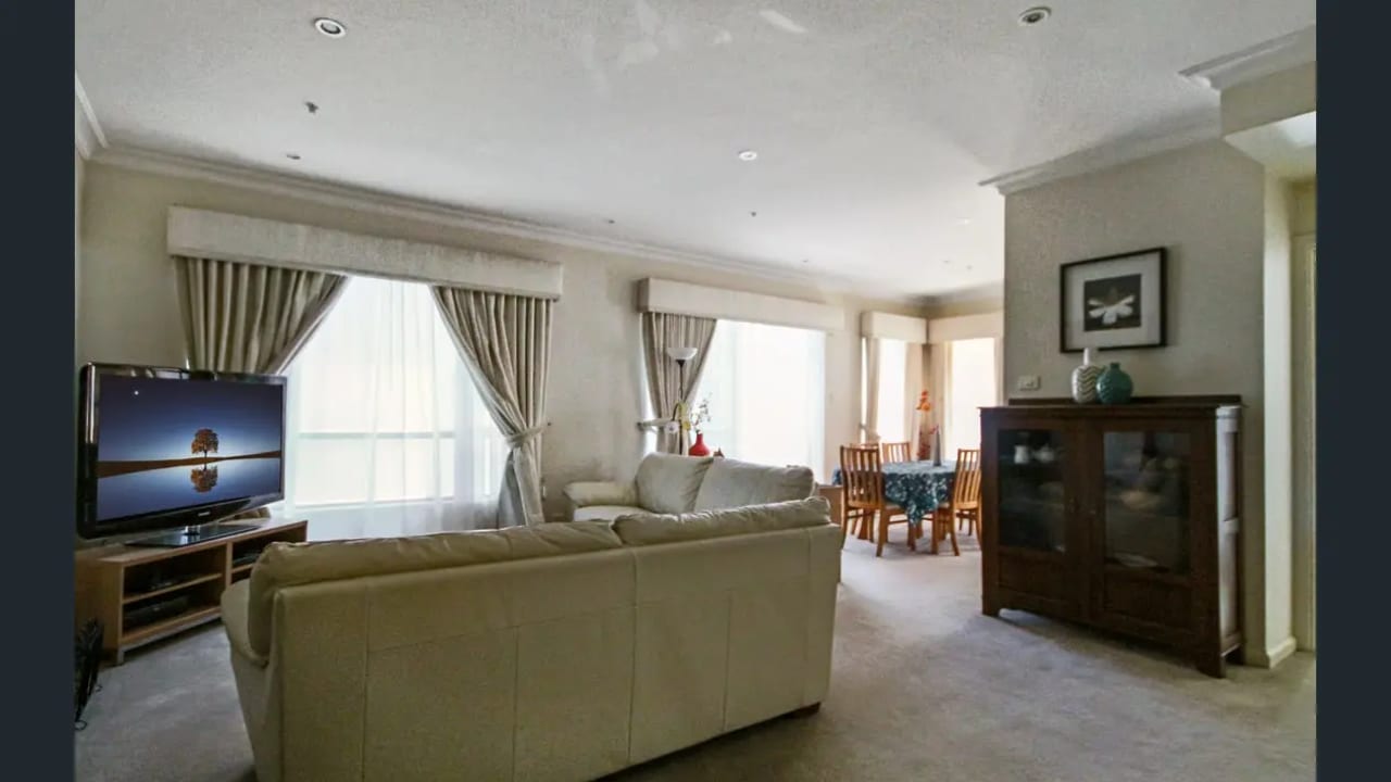 Furnished room with ensuite in a flatshare