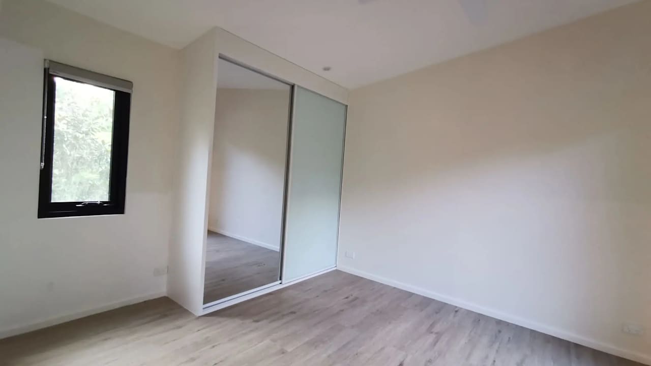 Unfurnished room studio flat for rent
