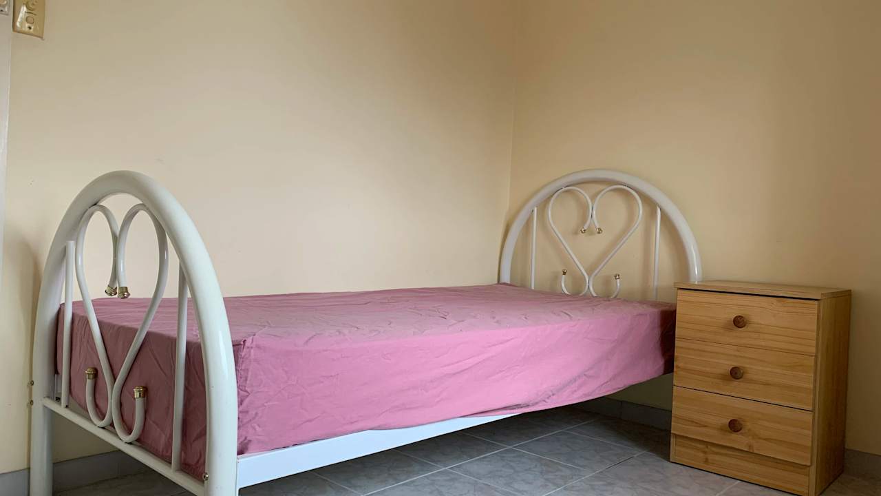 Room in a share house