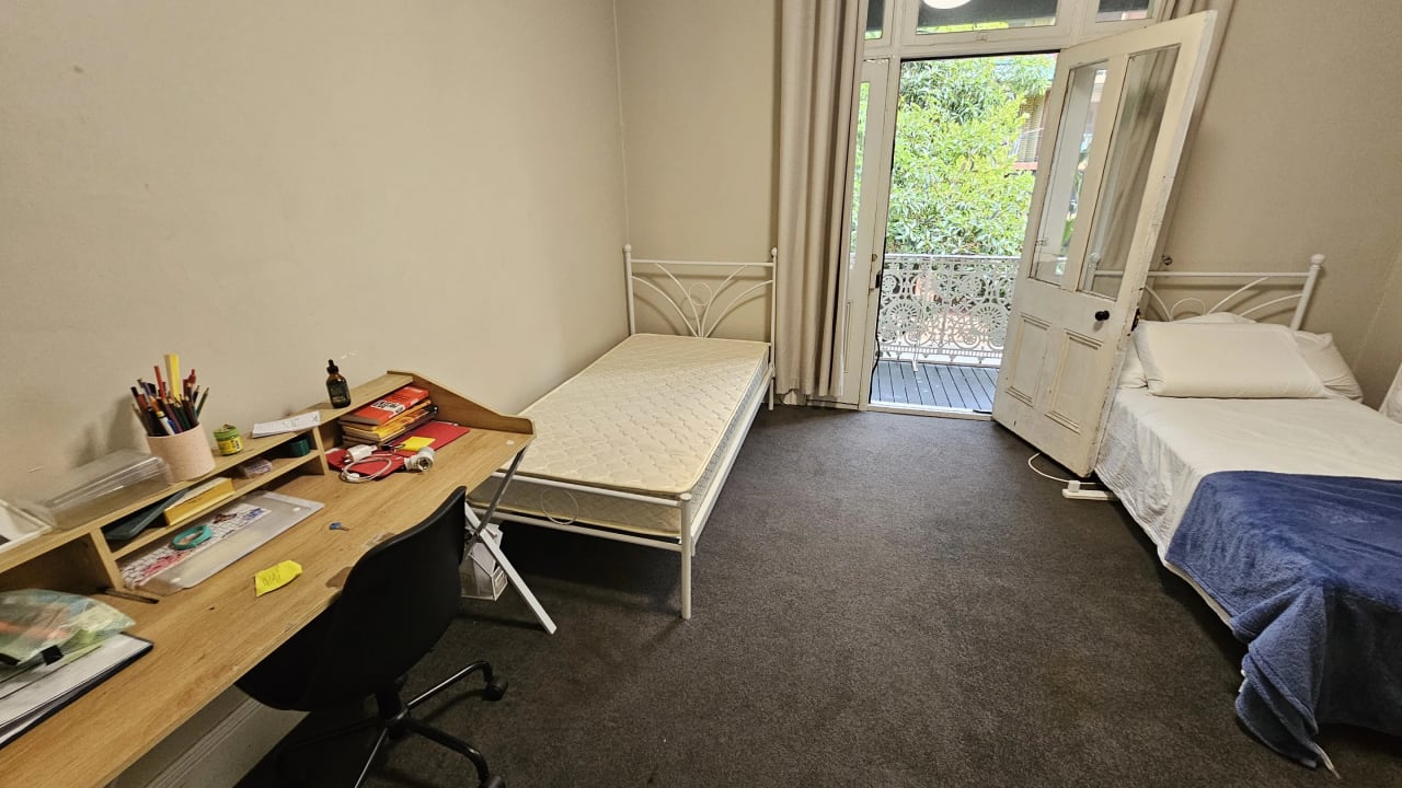 Furnished room in a share house