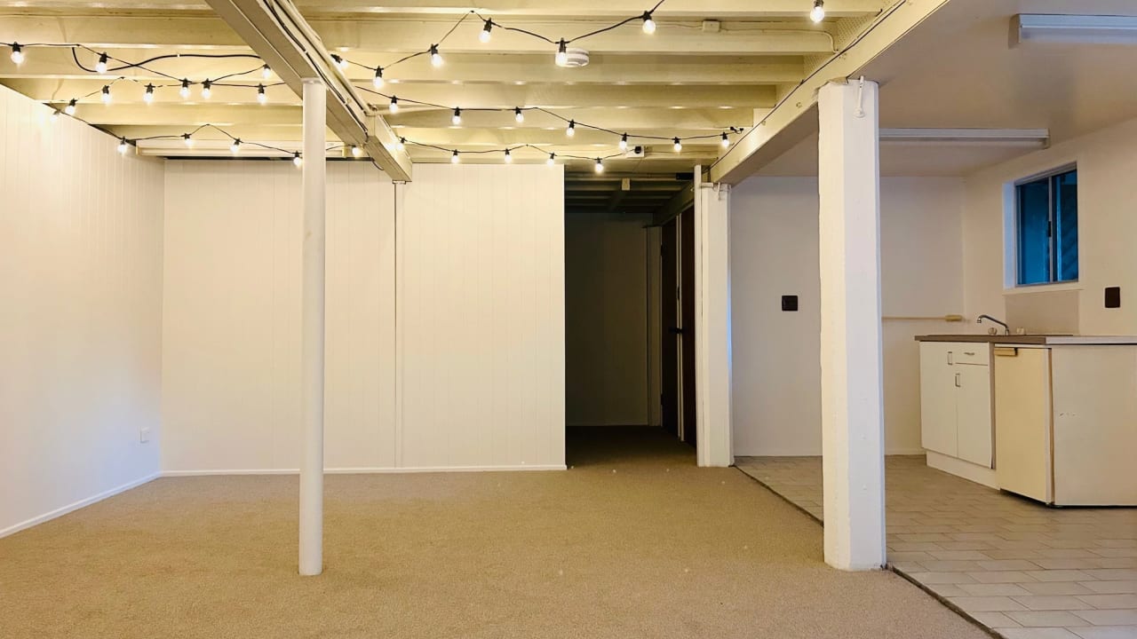 Unfurnished room granny flat for rent