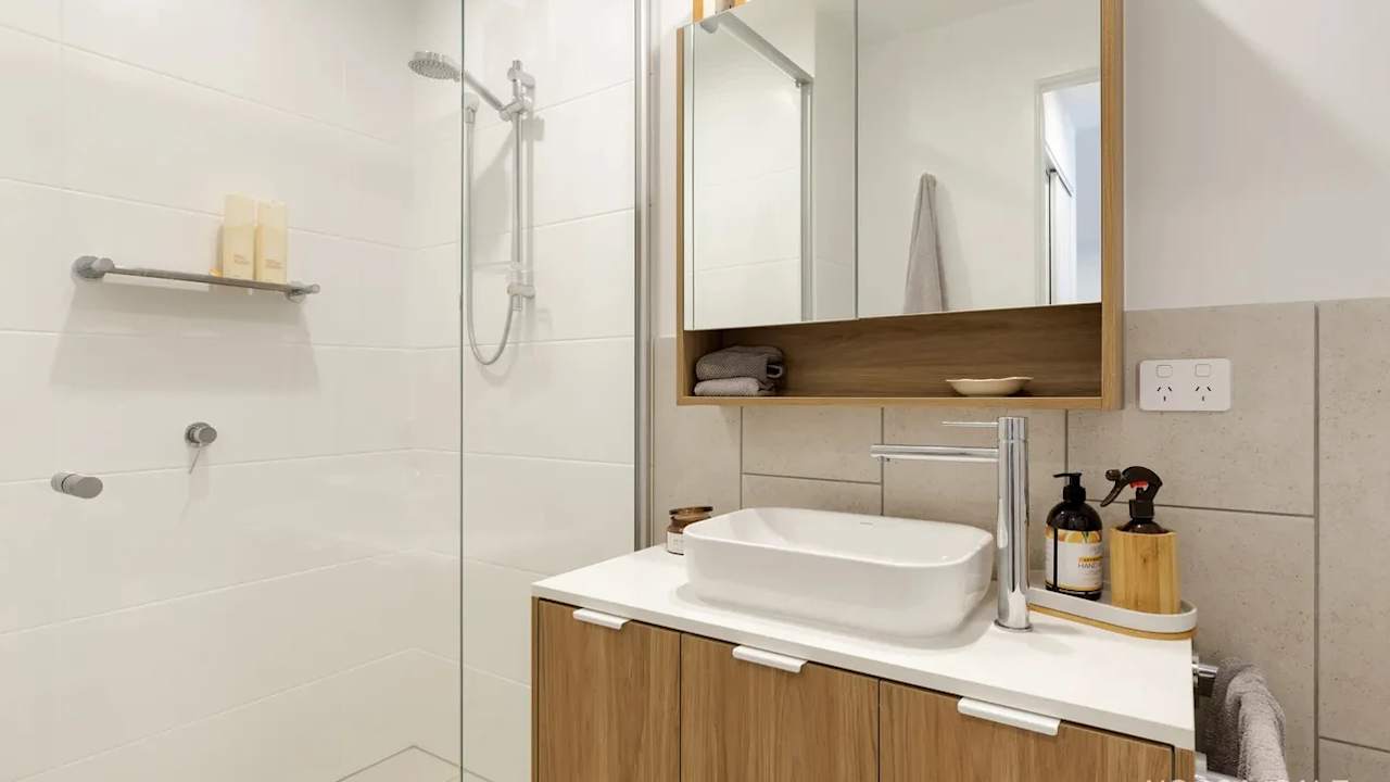 Furnished room with own bathroom