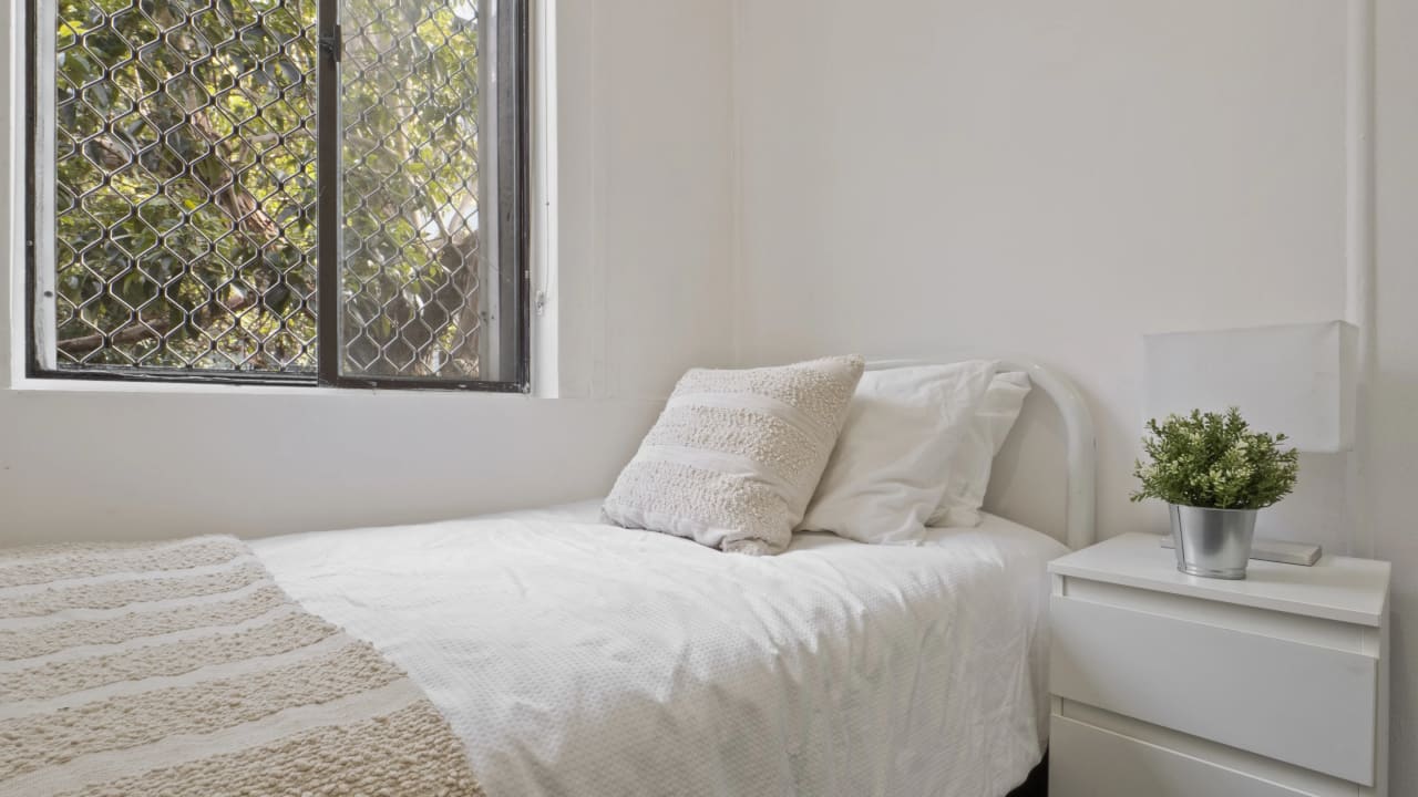 Furnished room in a flatshare