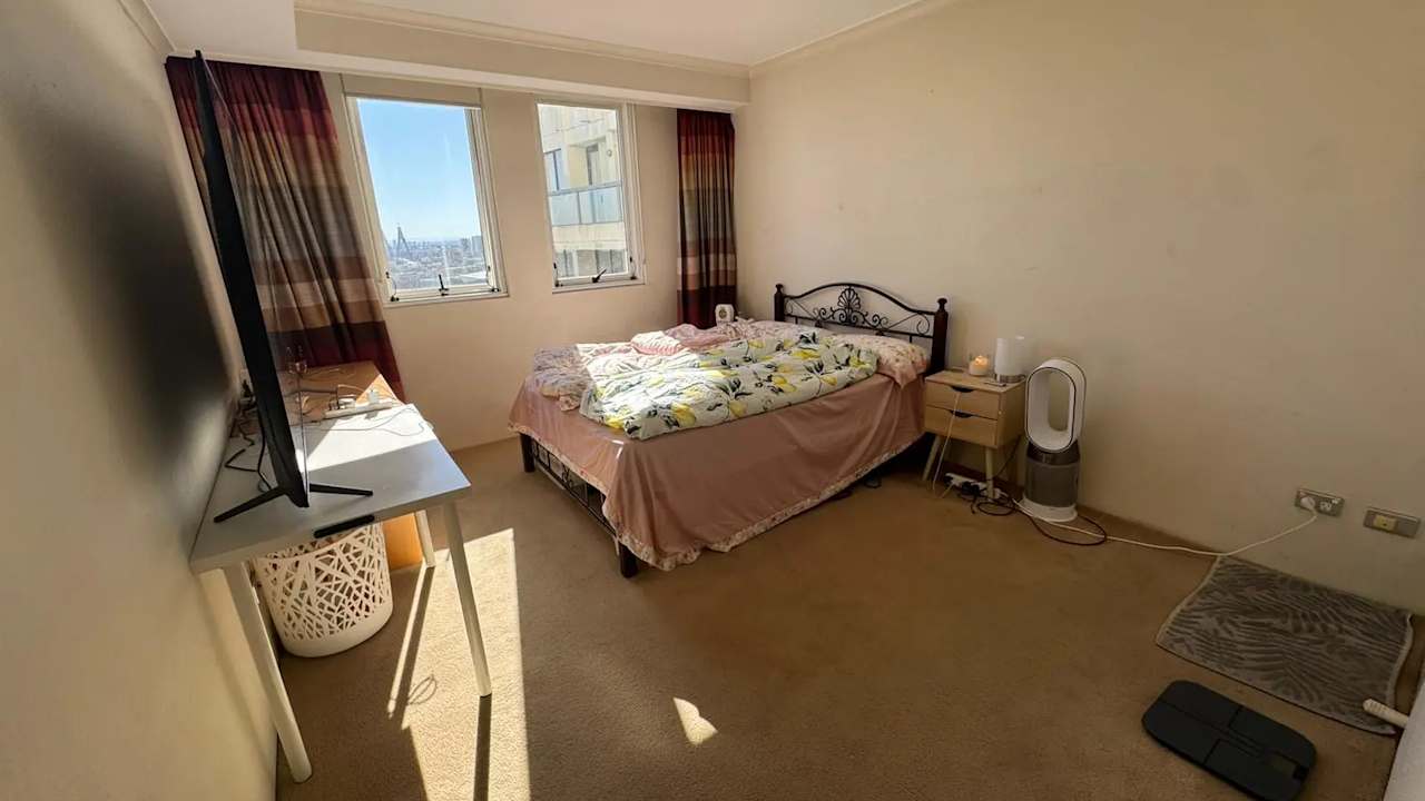 Furnished room with ensuite in a flatshare