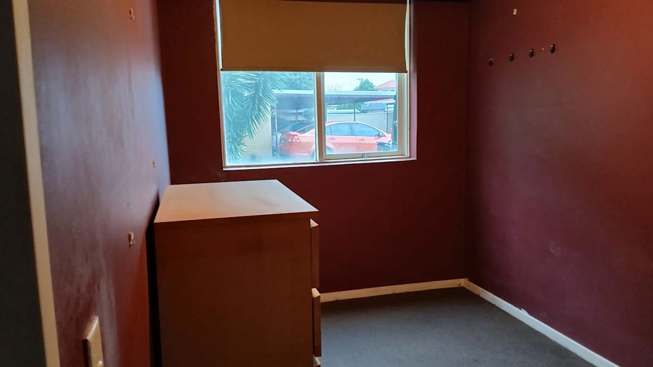 Unfurnished room in a flatshare