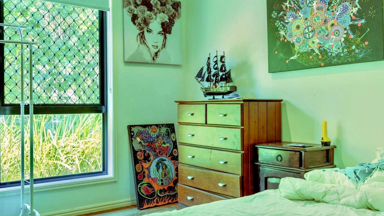 Room in a share house