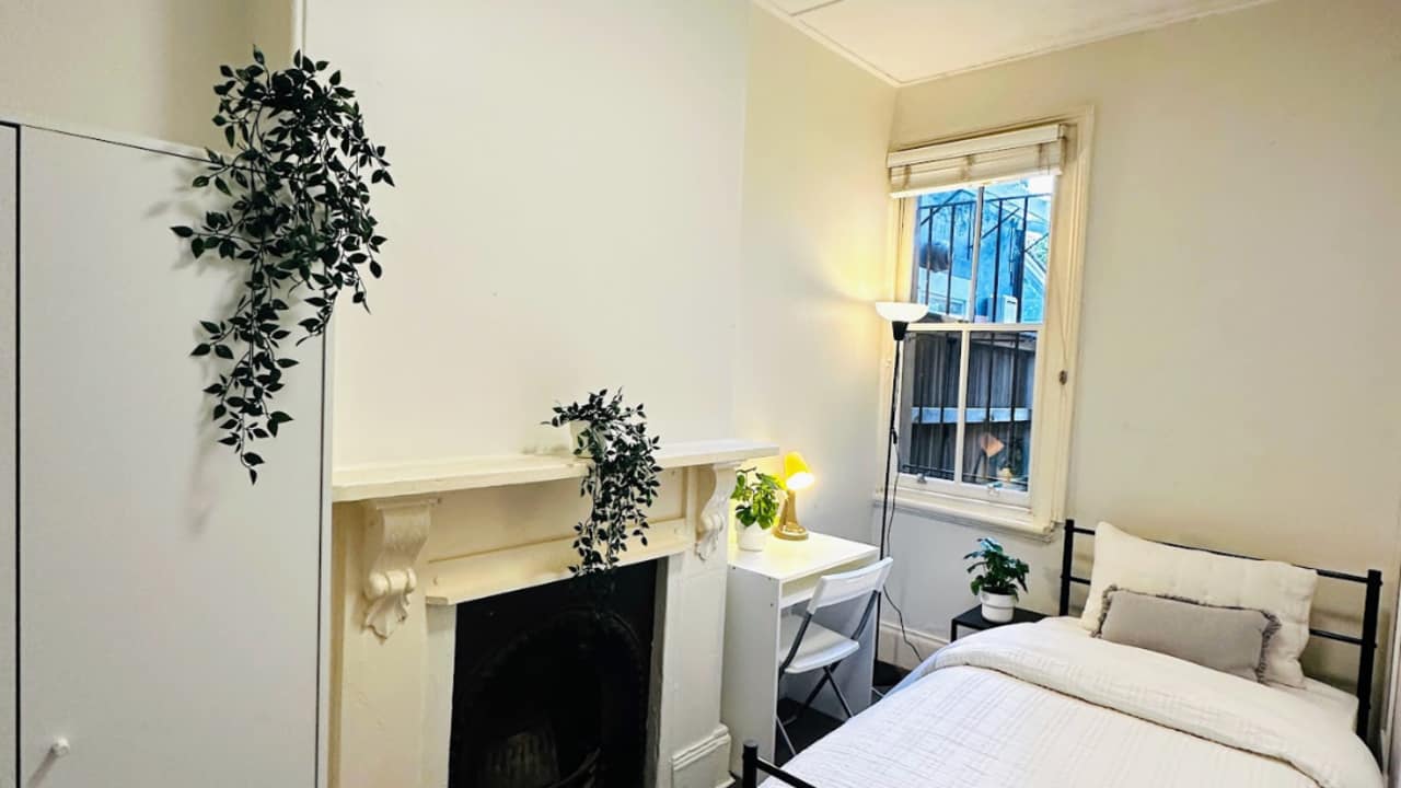 Furnished room in a flatshare