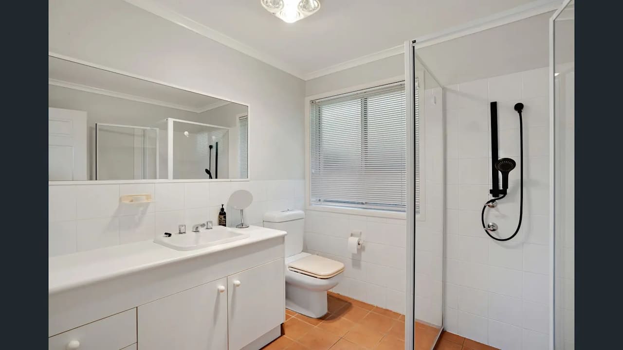 Unfurnished room granny flat for rent