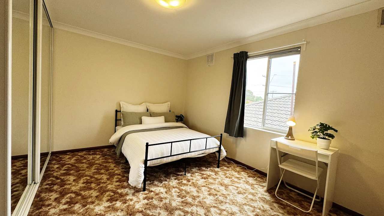 Furnished room in a flatshare