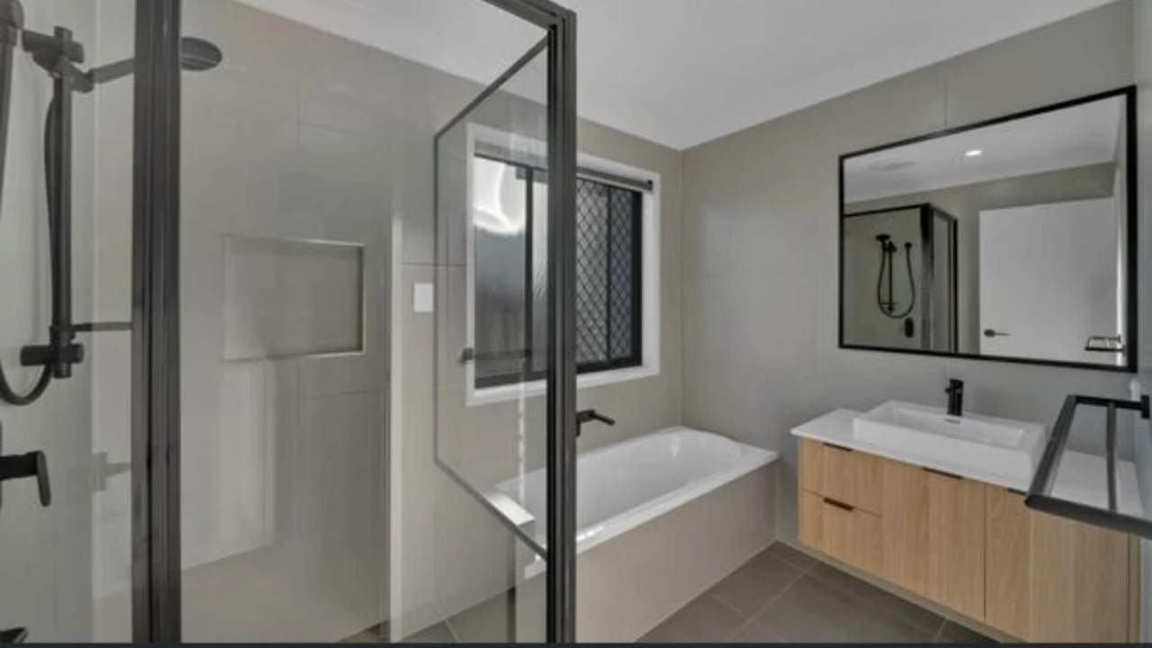 Unfurnished room in a share house