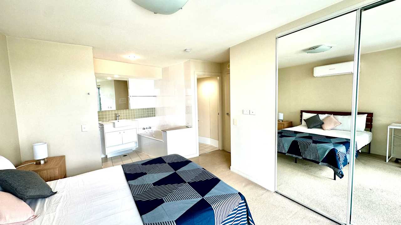 Furnished room with ensuite in a flatshare