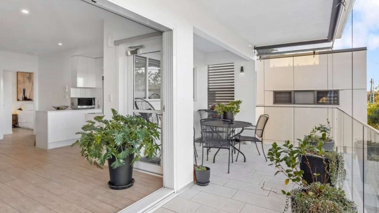 Unfurnished room with own bathroom