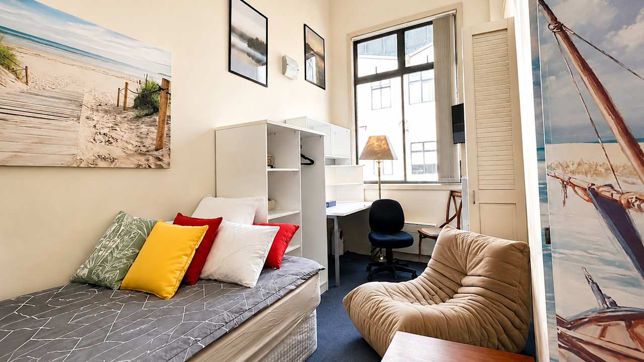 Furnished room with own bathroom