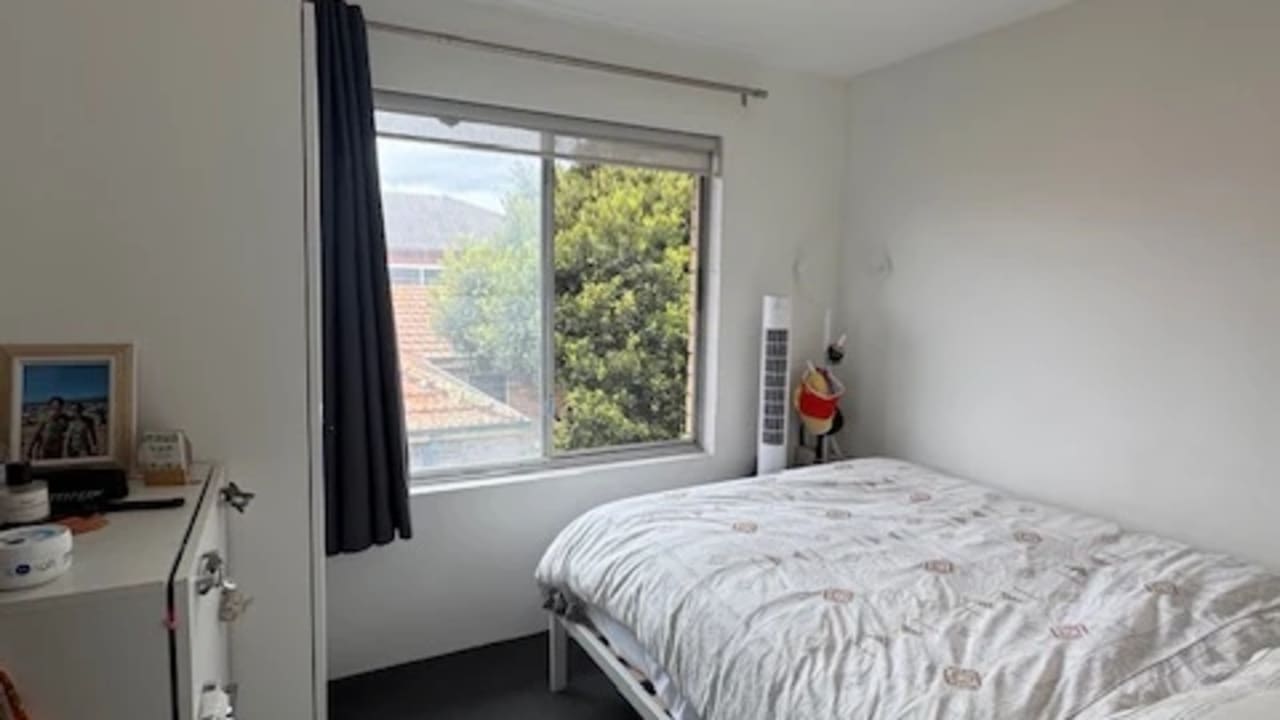 Unfurnished room in a flatshare