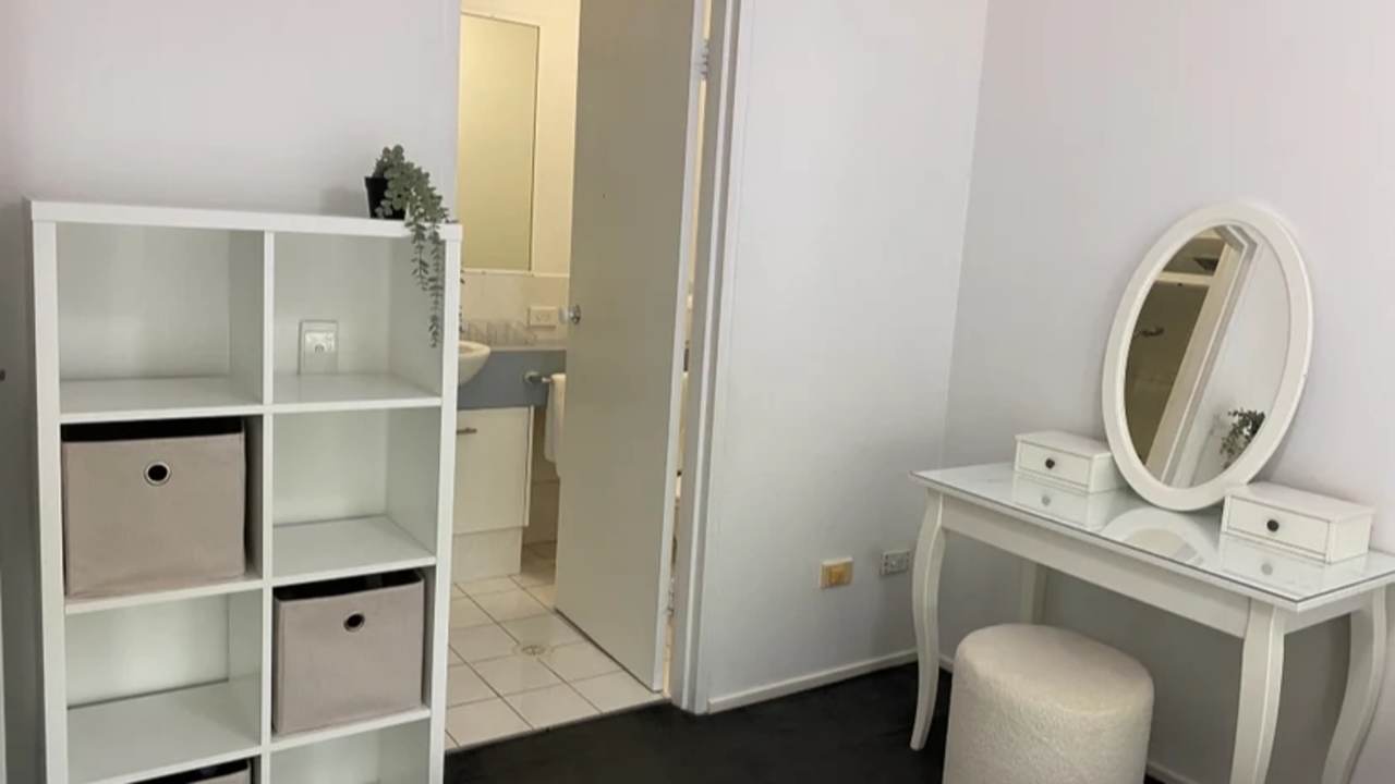 Furnished room with ensuite in a flatshare