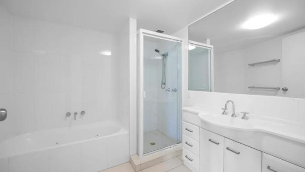 Unfurnished room in a flatshare