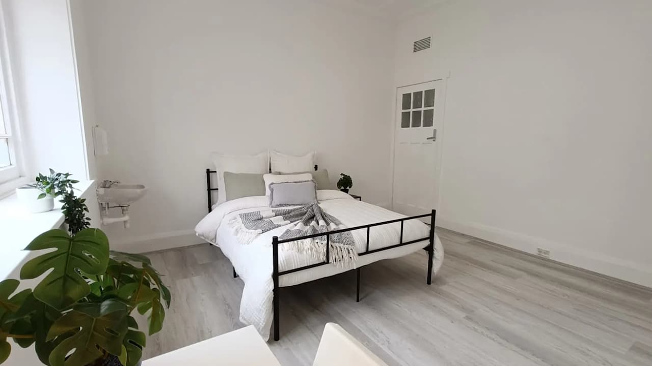 Furnished room in a flatshare