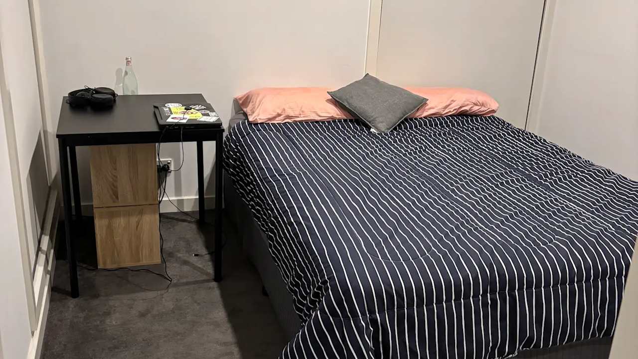 Furnished room in a flatshare