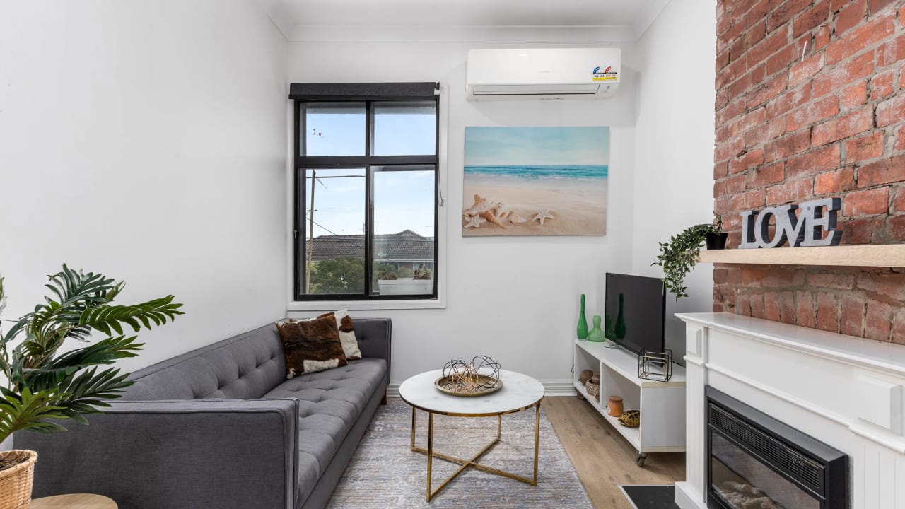 Whole property with 2 rooms for rent