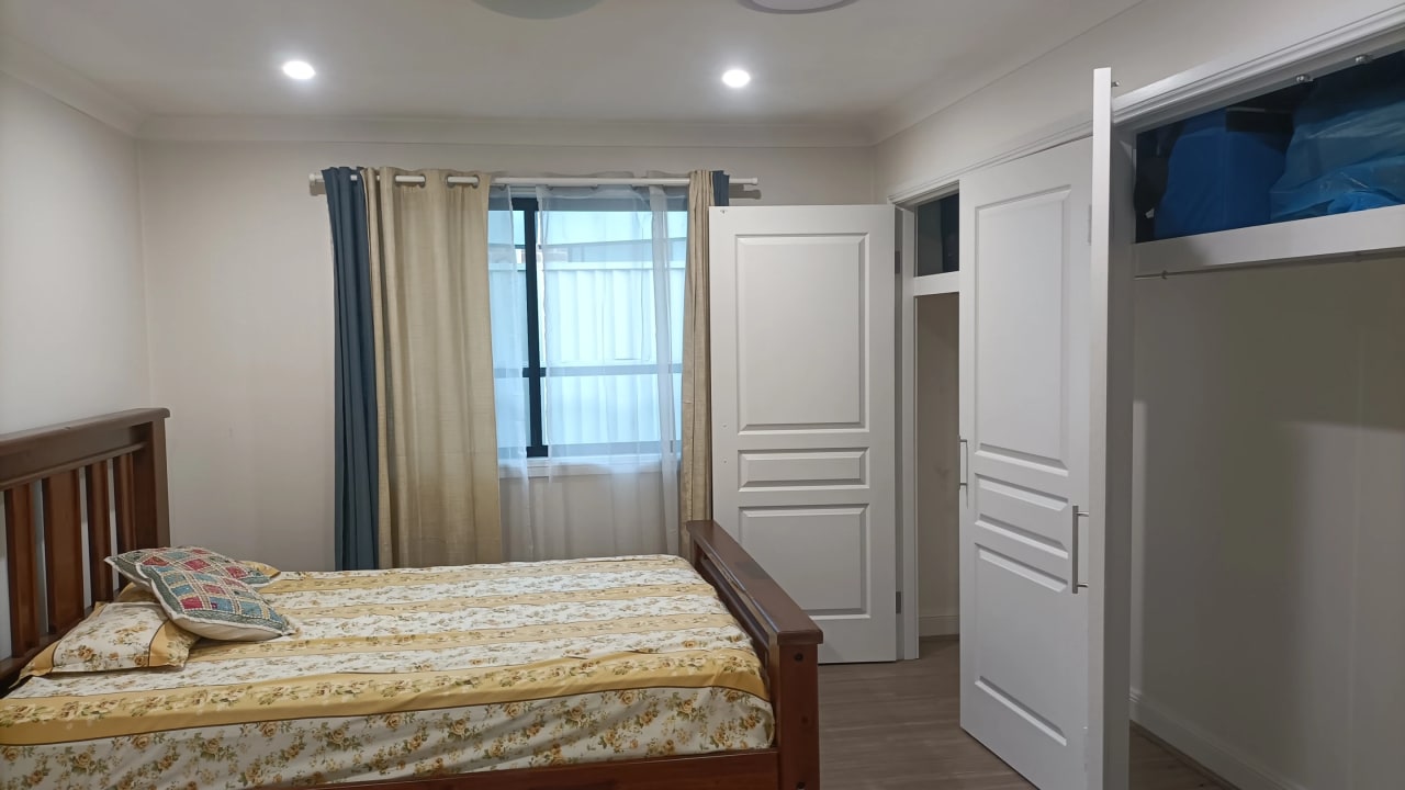Room in a share house