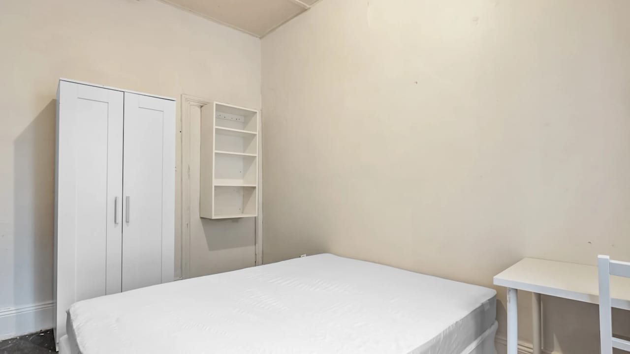 Furnished room in a share house