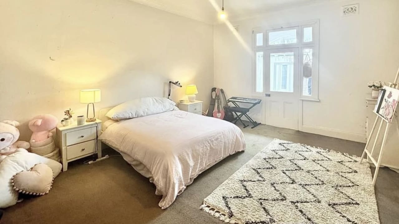 Furnished room in a flatshare