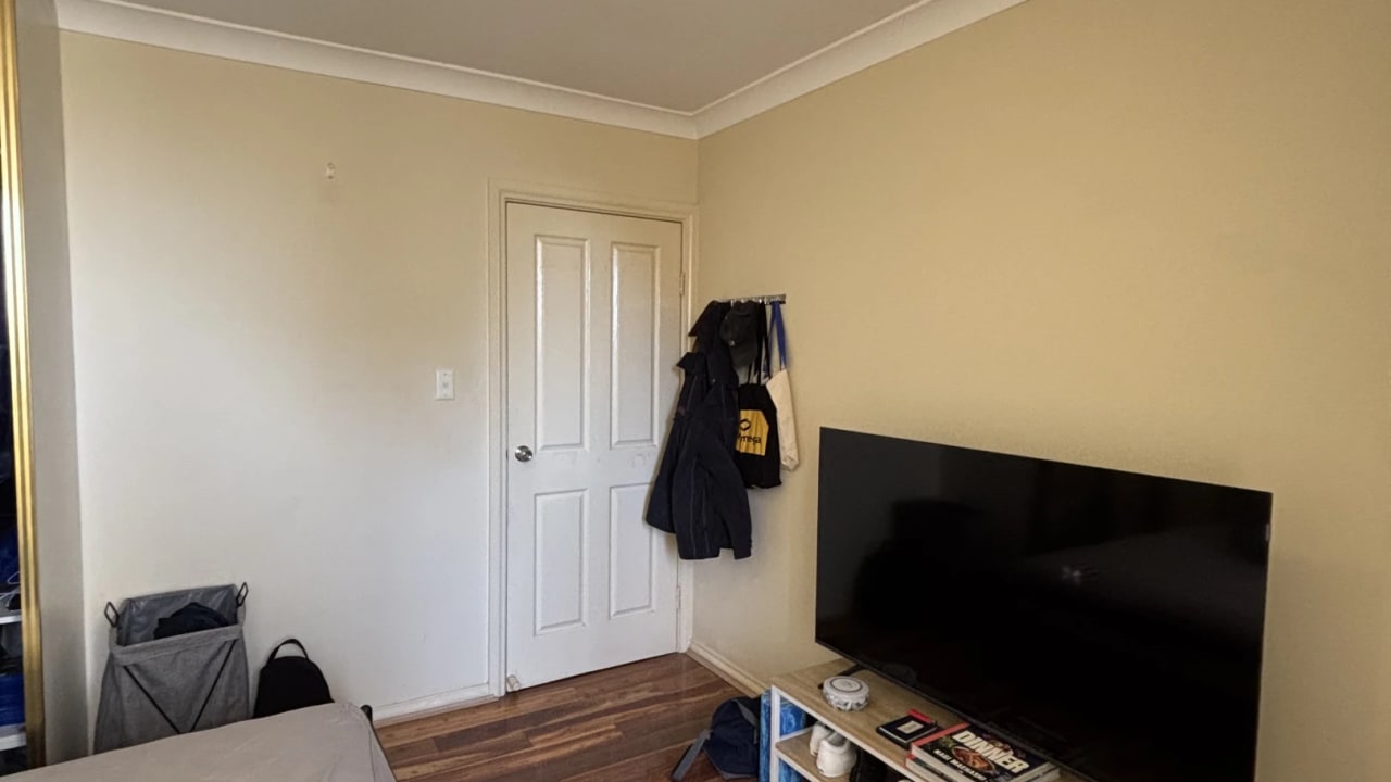 Unfurnished room in a share house