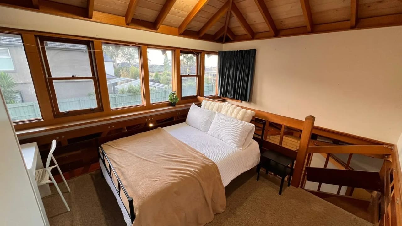 Furnished room with ensuite in a flatshare