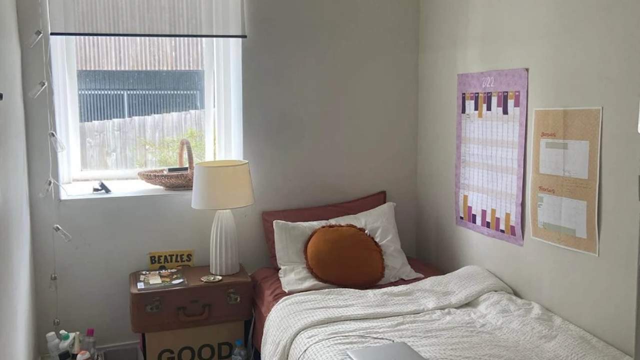 Room in a share house