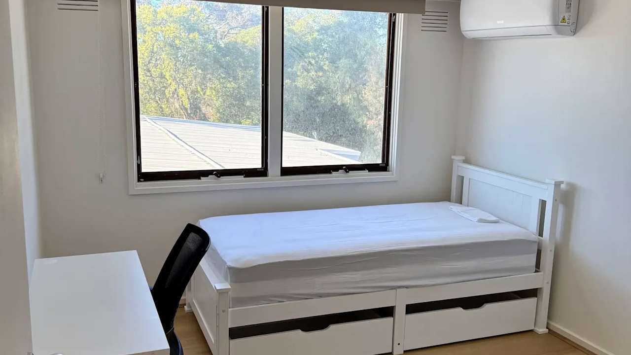 Furnished room in a flatshare