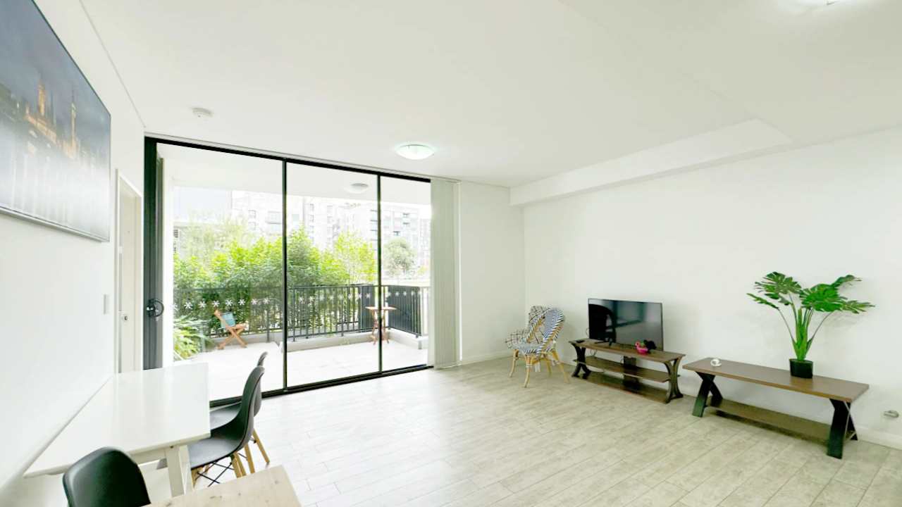 Furnished room with ensuite in a flatshare