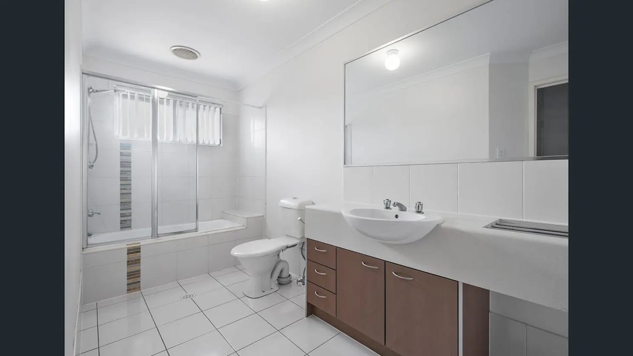 Unfurnished room in a share house