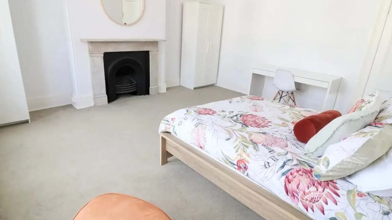 Room in a share house