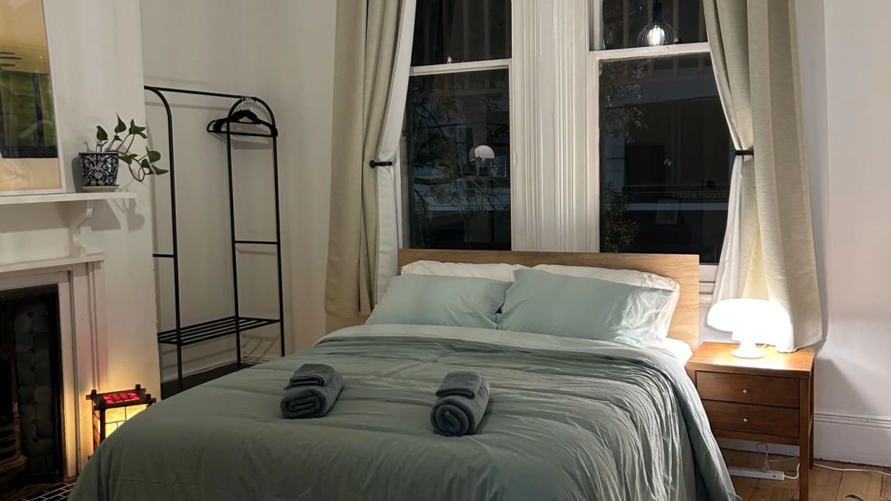 Furnished room in a flatshare