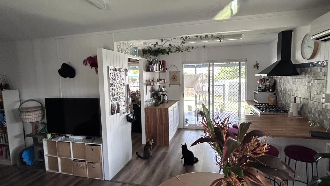 Furnished room in a share house