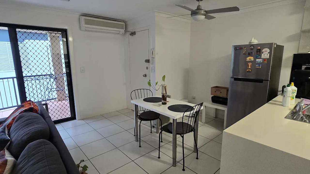 Furnished room with ensuite in a flatshare