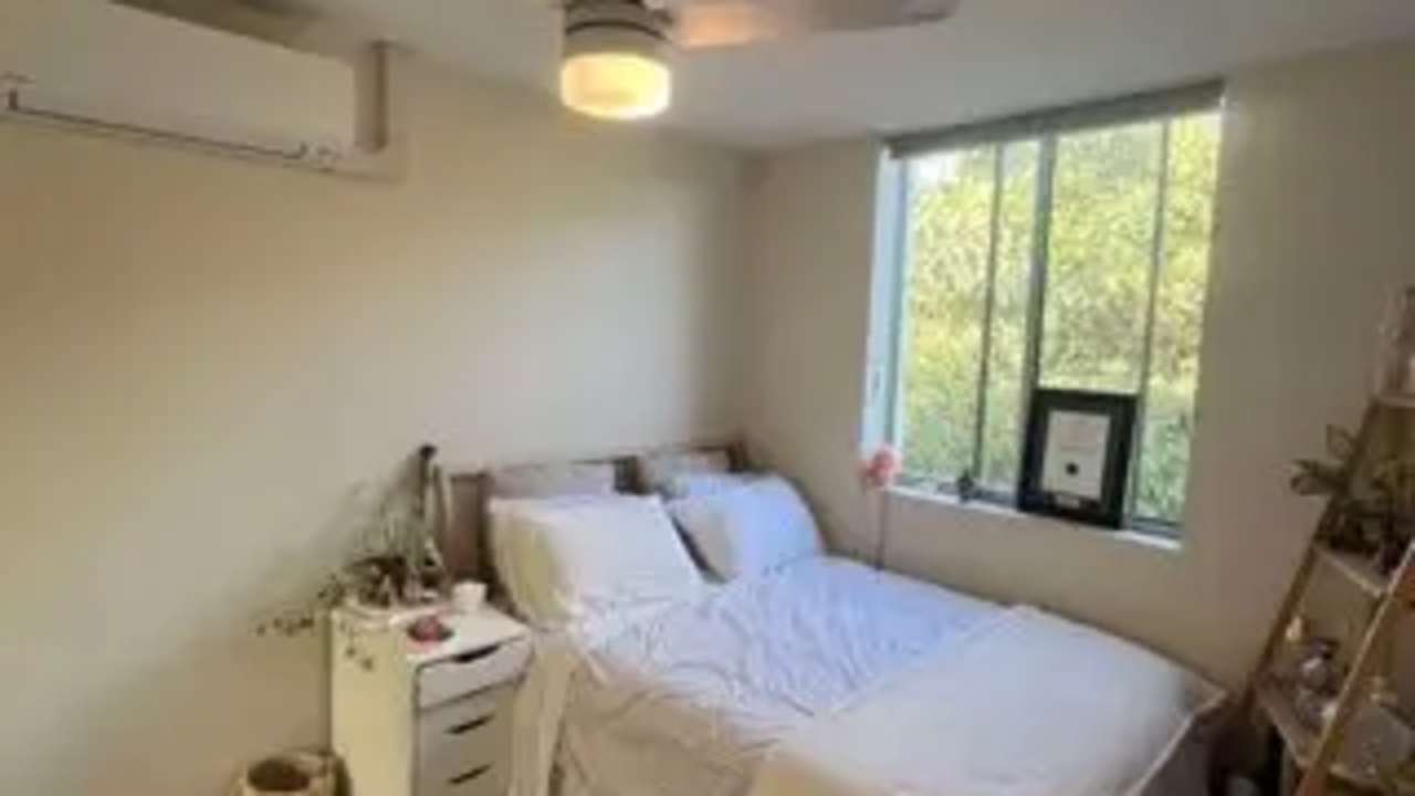 Unfurnished room in a flatshare