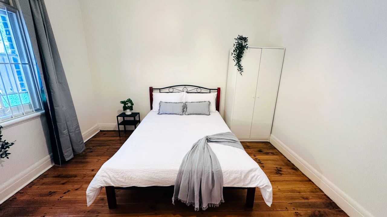 Furnished room in a share house