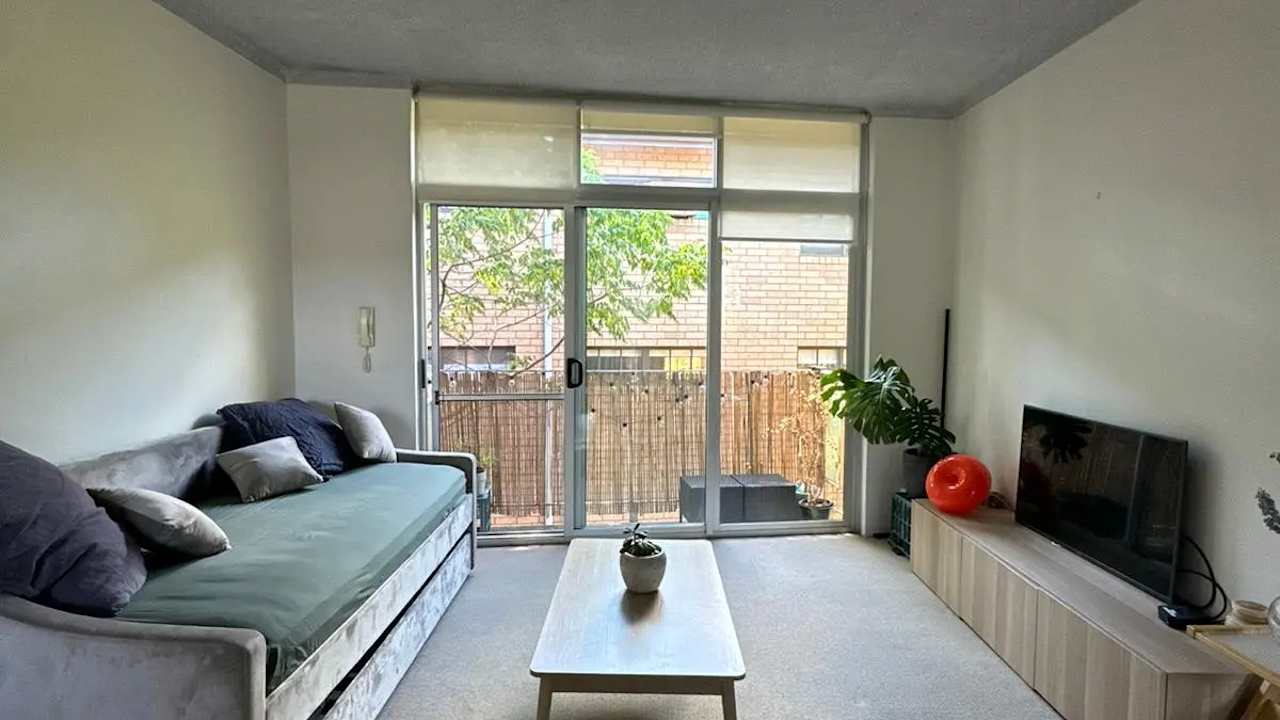 Furnished room in a flatshare