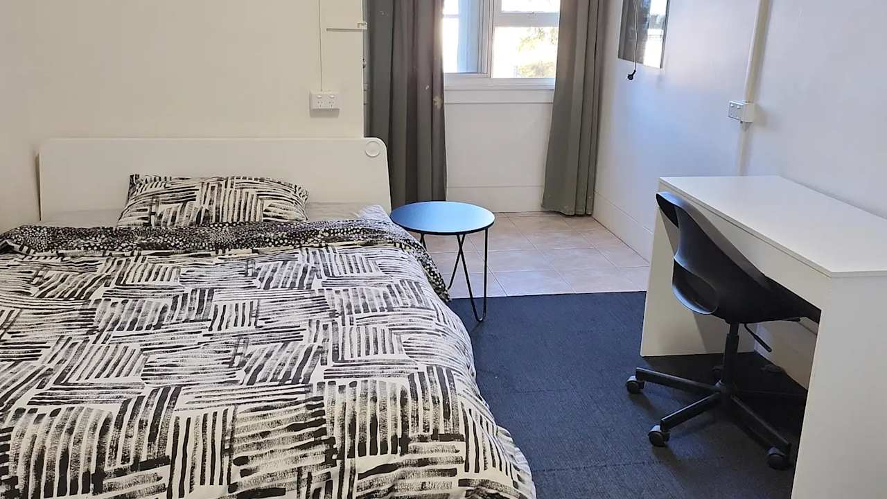 Furnished room in a flatshare