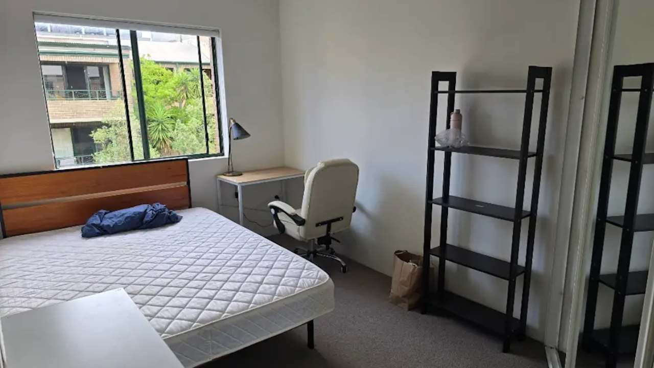 Furnished room in a flatshare