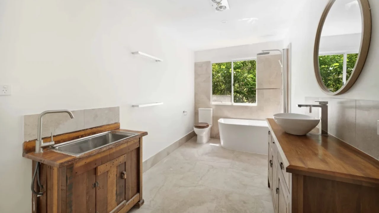 Whole property with 2 rooms for rent