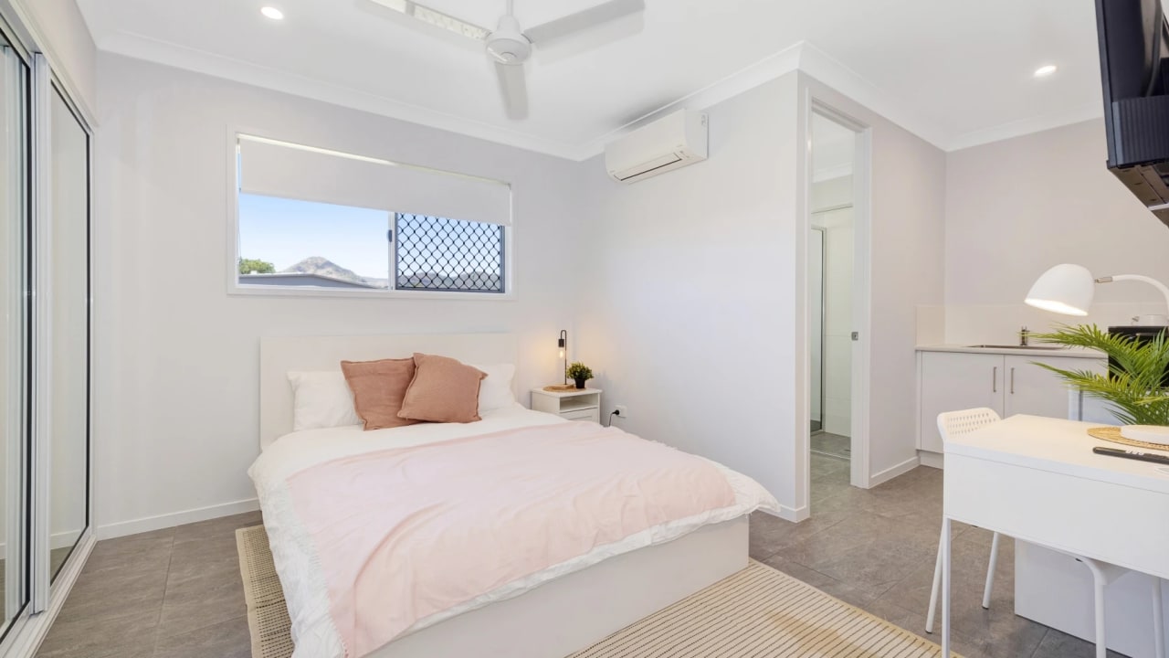 Furnished room with own bathroom