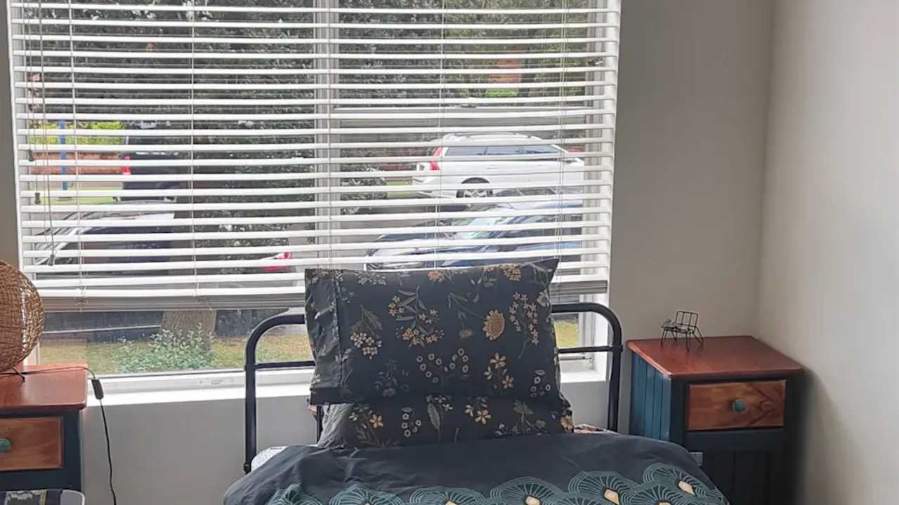Furnished room in a flatshare
