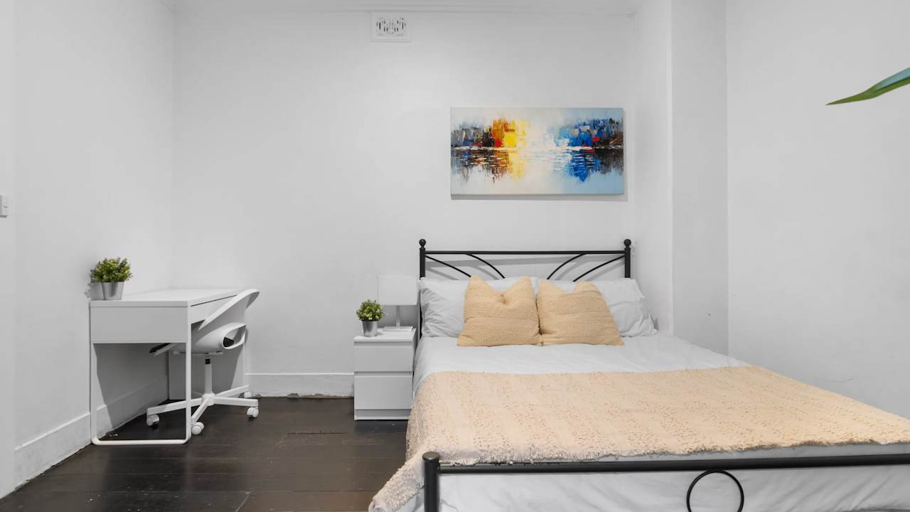 Furnished room with ensuite in a flatshare