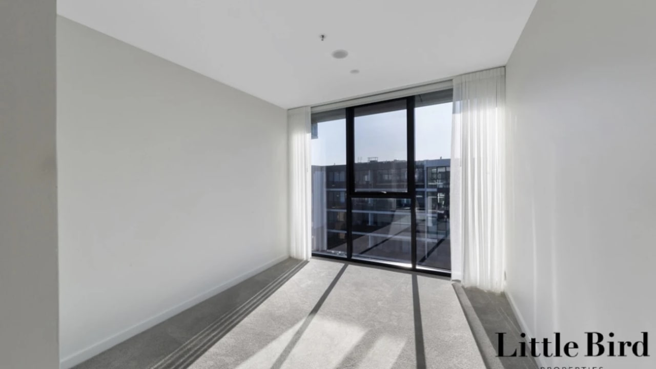 Unfurnished room with own bathroom