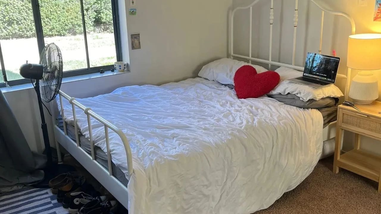 Unfurnished room with ensuite in a flatshare