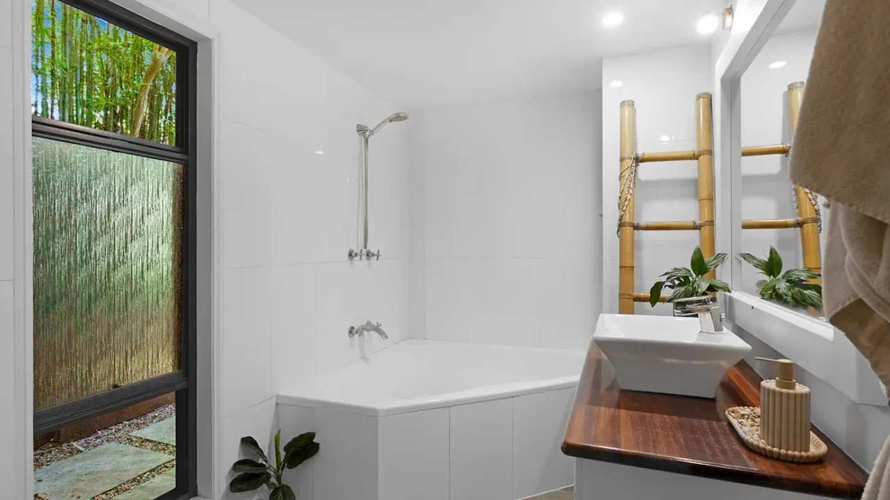 Unfurnished room in a share house